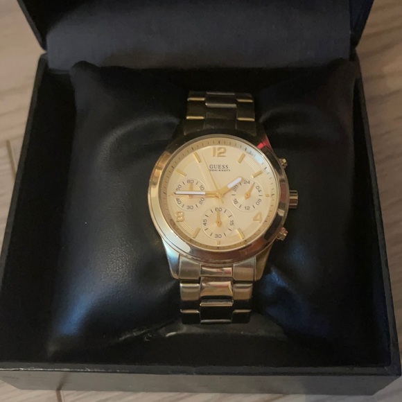 Accessories - Guess watch